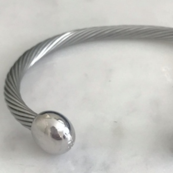 Elegant Silver Cable Bracelet - Picture 3 of 5